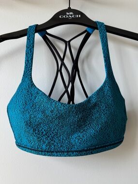 Lululemon Free To Be Wild Bra - Sz 6 Variegated Electric Blue Black Knit